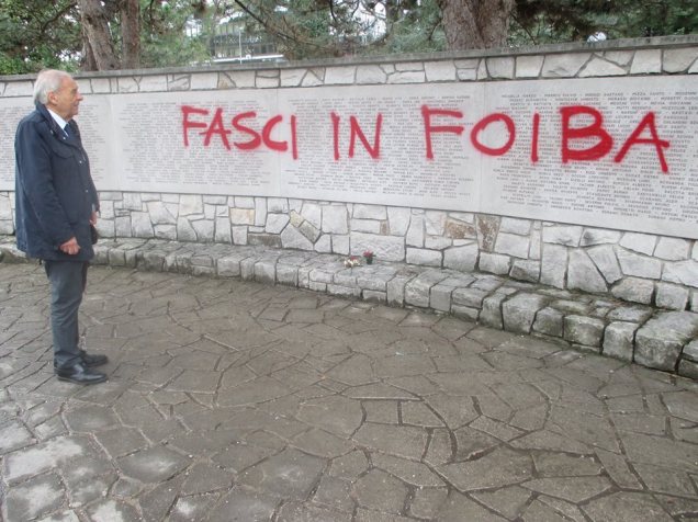 Il monumento ai martiri delle foibe profanato a Gorizia