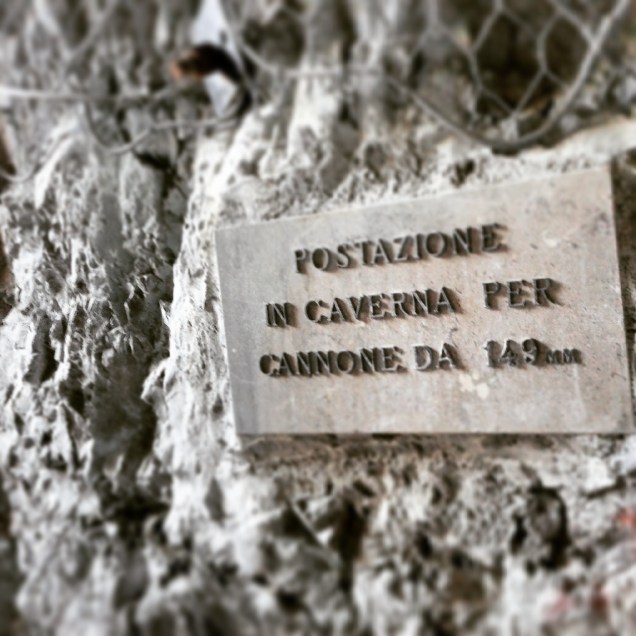 Targa della postazione dell'artiglieria