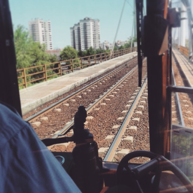 La corsa in tram fino all'ingresso Est