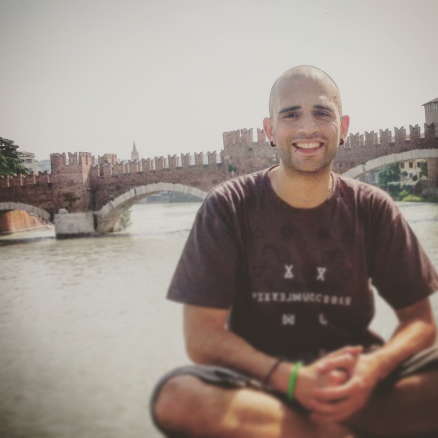 Me con alle spalle il ponte di Castelvecchio