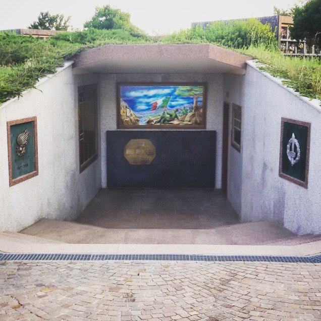 L’esterno della cripta del Battaglione Volontari, 8° reggimento bersaglieri (dopo la sistemazione)