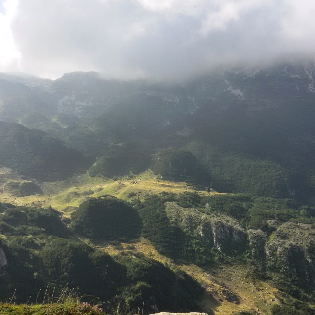 La nebbia aveva lasciato il posto ai raggi del sole che illuminava paesaggi splendidi