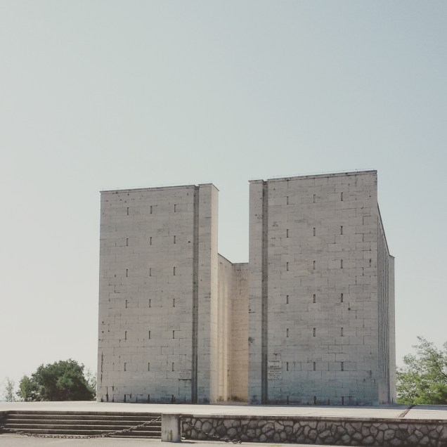 Vista frontale del monumento