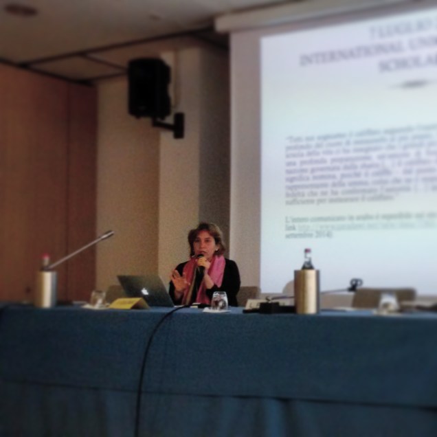 La prof.sa Valentina Colombo durante la lezione