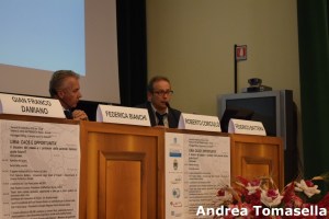 Prof. Battera durante l'intervento