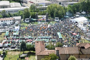 Vista dall'alto del prato di Pontida
