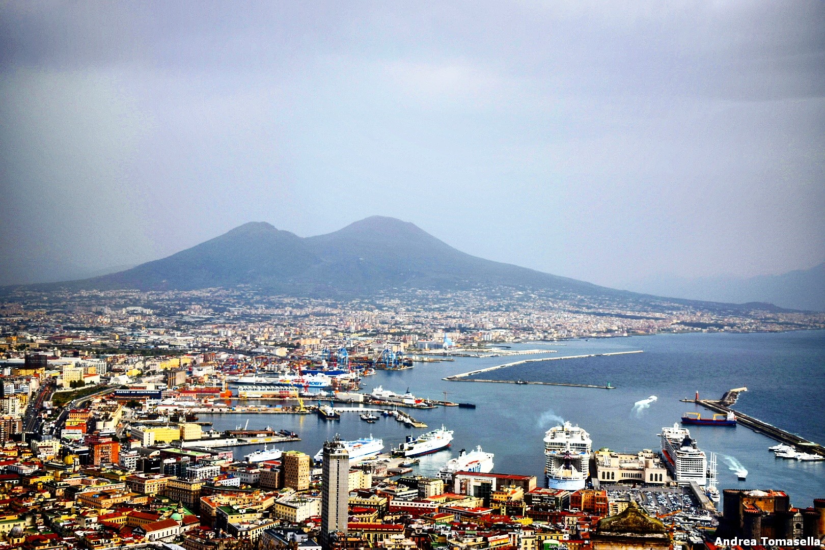 Napoli e Vesuvio visti dall'alto