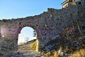 mura di una chiesa antica