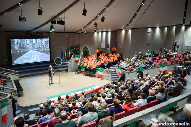 pubblico per presentazione libro alpini